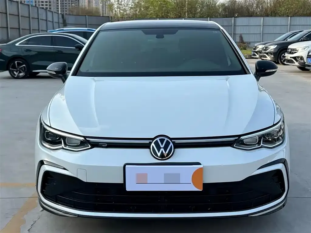 Volkswagen Golf 2023 из CN, фото 2