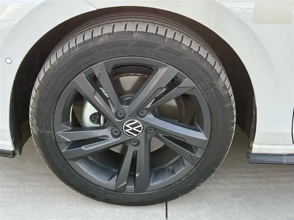 Volkswagen Golf 2023 из CN, фото 4