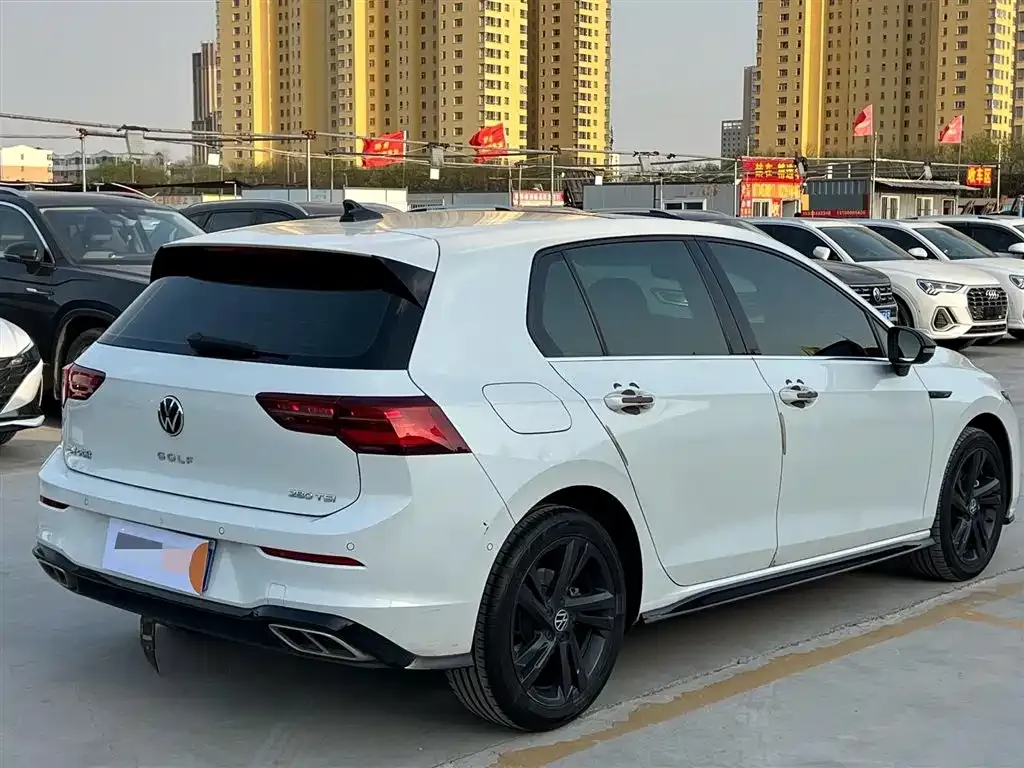 Volkswagen Golf 2023 из CN, фото 3