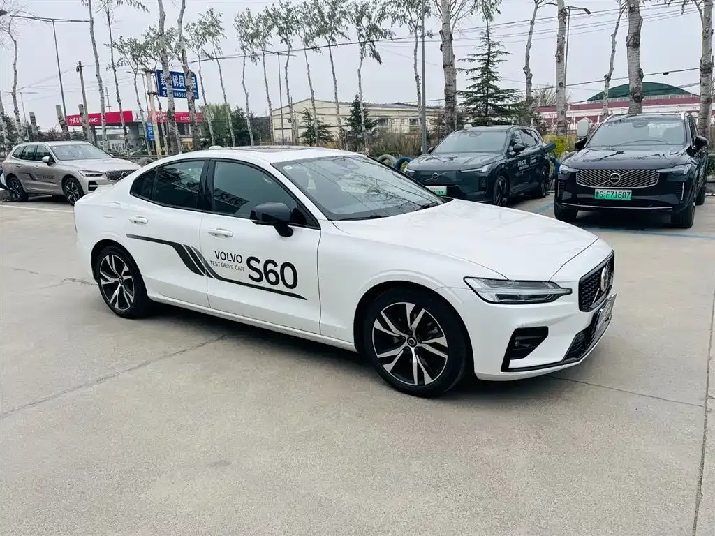 Volvo S60 — фото 10