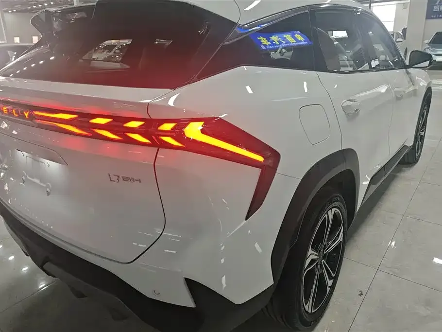 Geely Galaxy L7 — фото 10