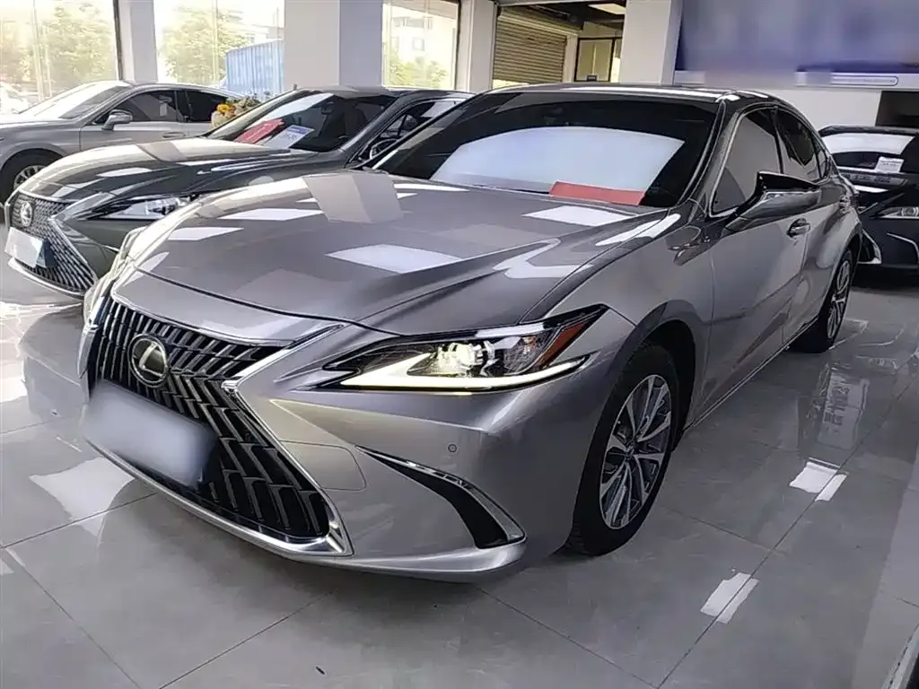 Lexus ES — фото 1