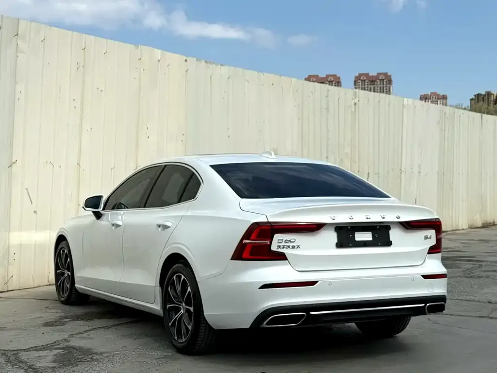 Volvo S60 — фото 2
