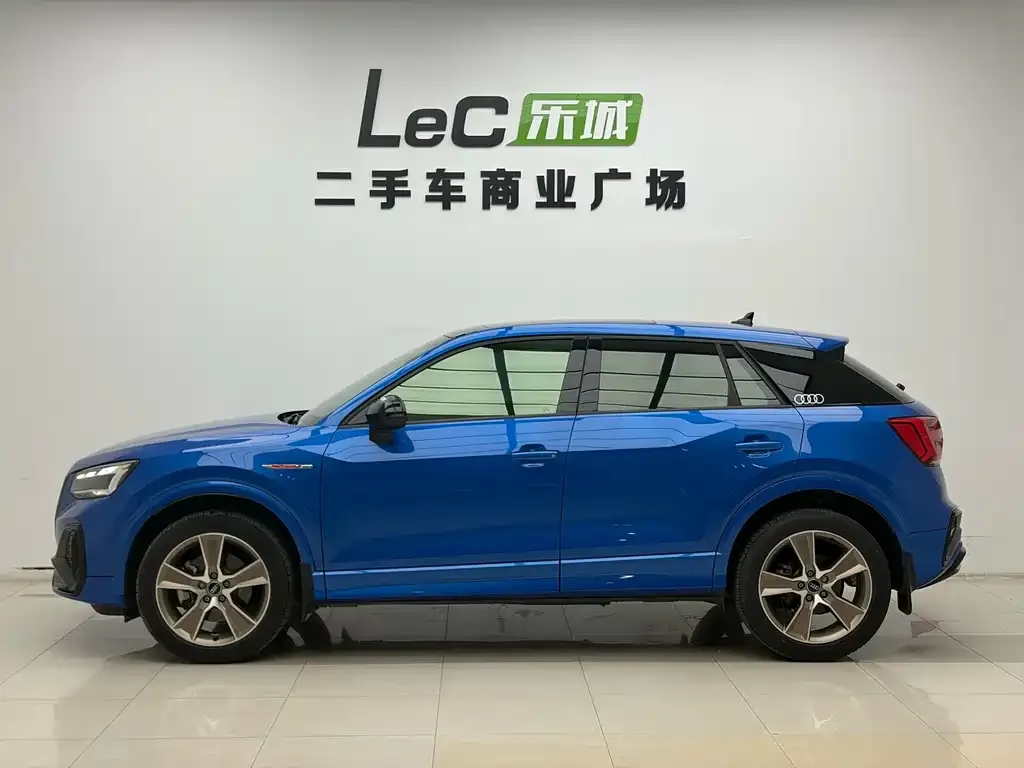 Audi Q2L 2025 из CN, фото 2