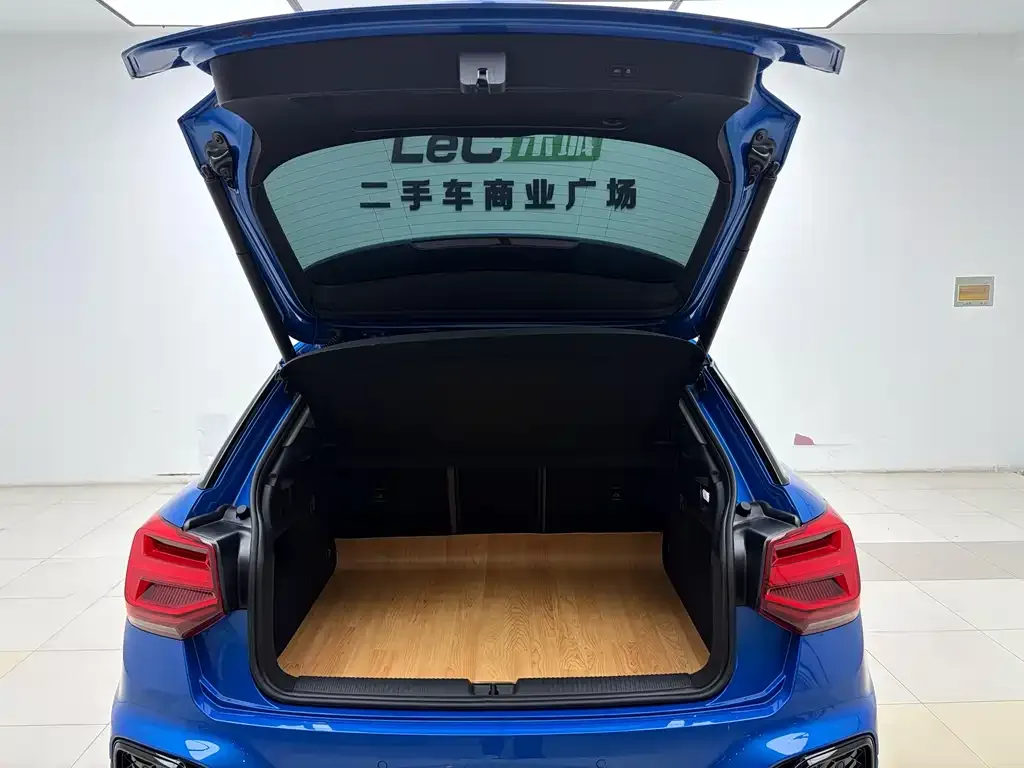 Audi Q2L 2025 из CN, фото 9