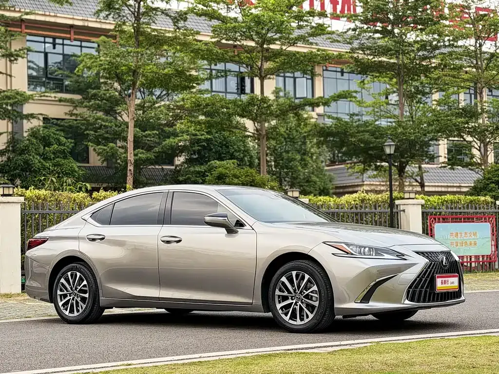 Lexus ES — фото 9