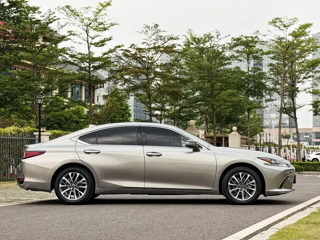 Lexus ES — фото 8