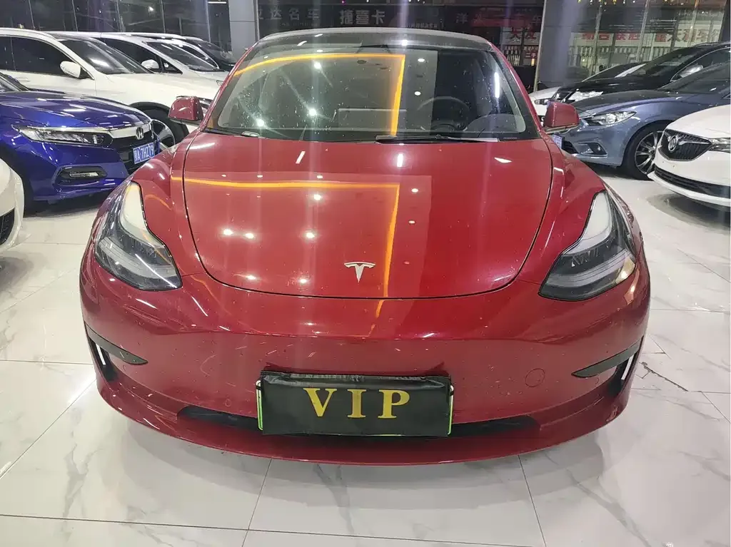 Tesla Model 3 — фото 9