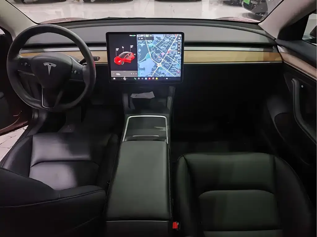 Tesla Model 3 — фото 4