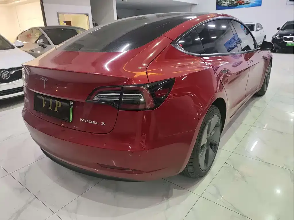 Tesla Model 3 — фото 2