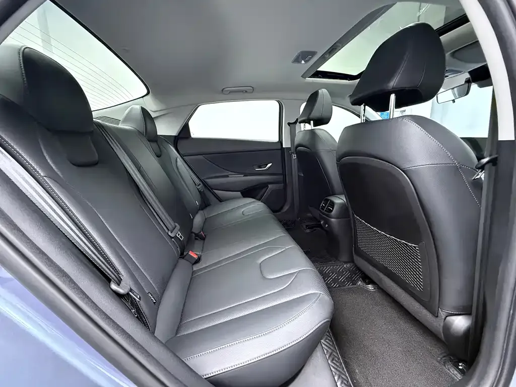 Hyundai Elantra — фото 8