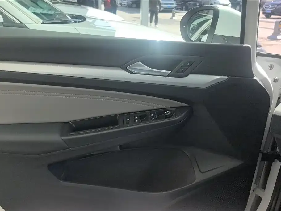 Volkswagen Golf 2023 из CN, фото 5