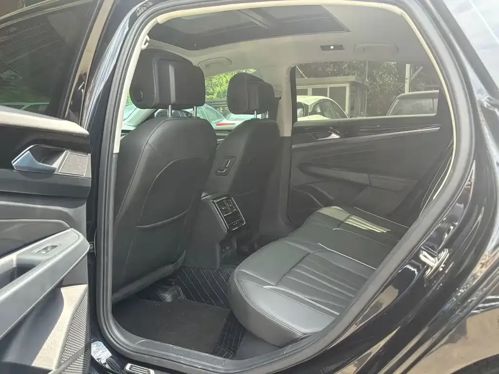 Volkswagen Passat 2024 из CN, фото 4