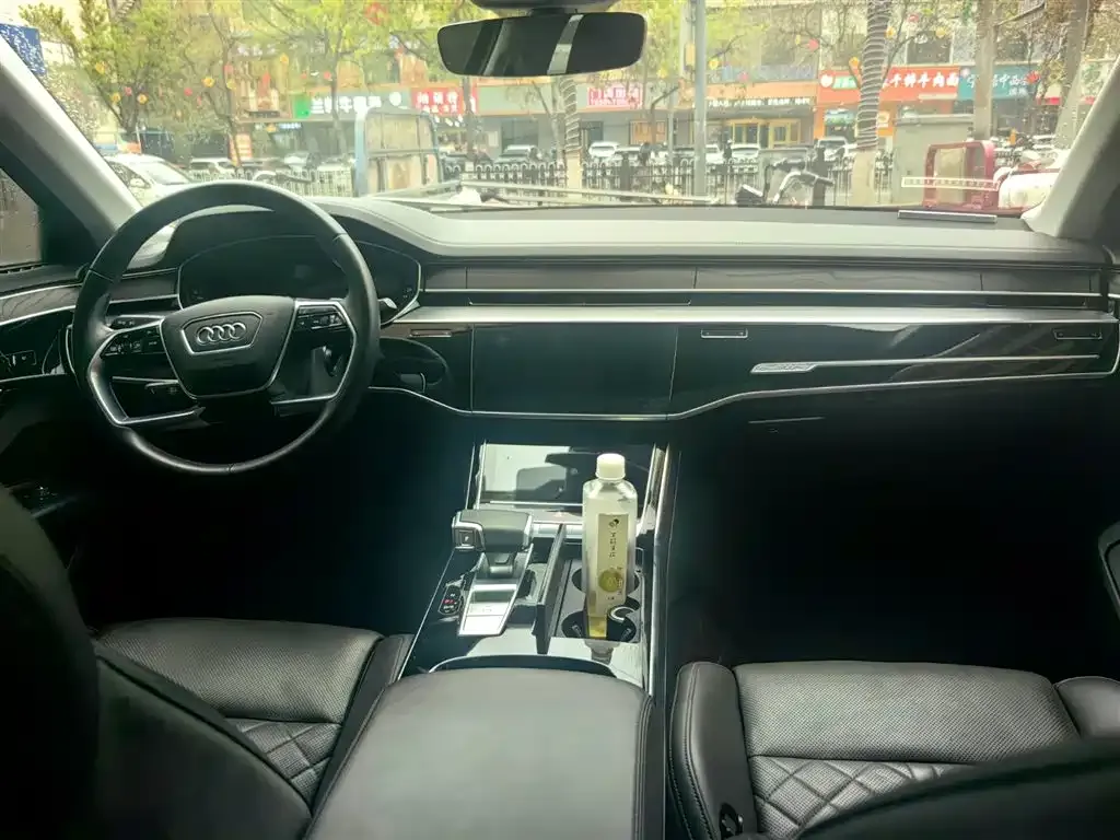 Audi A8 2022 из CN, фото 4