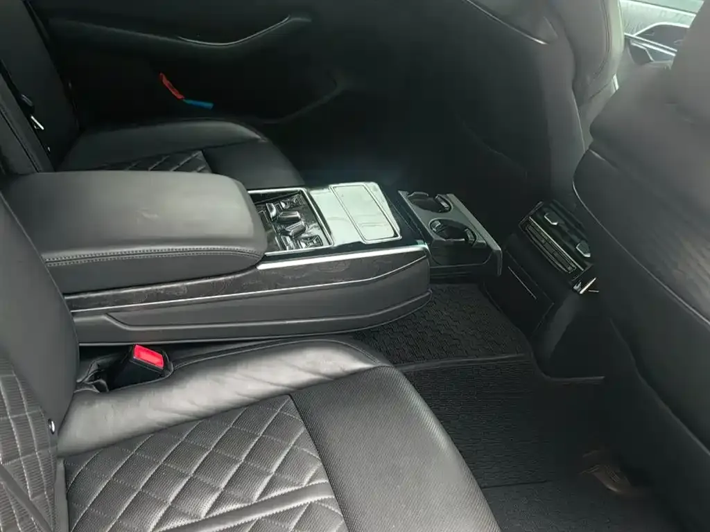 Audi A8 2022 из CN, фото 3