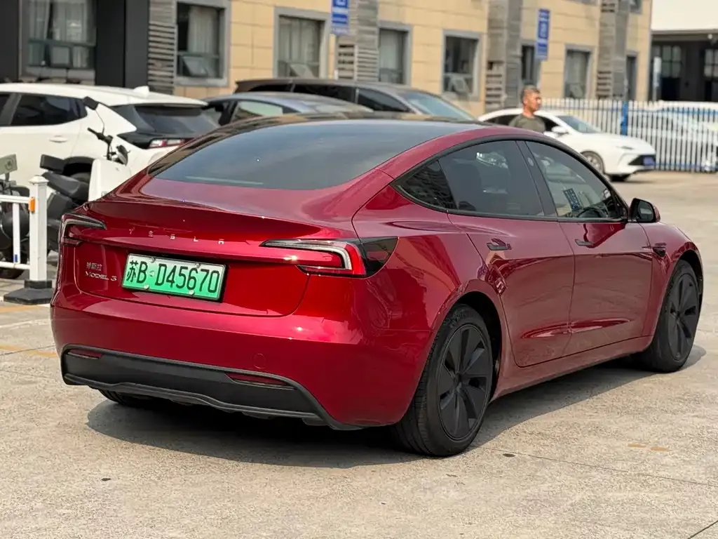 Tesla Model 3 — фото 7