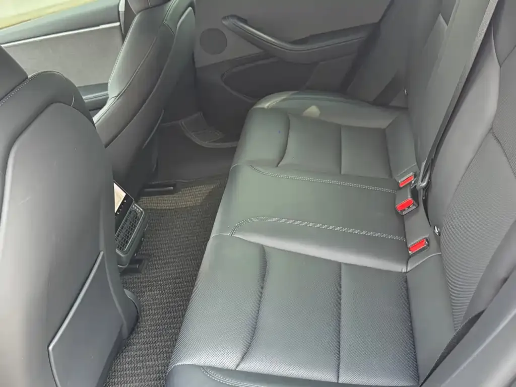 Tesla Model 3 — фото 10
