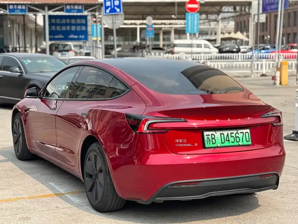 Tesla Model 3 — фото 2