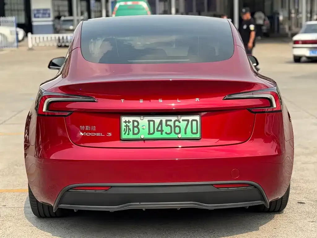 Tesla Model 3 — фото 6