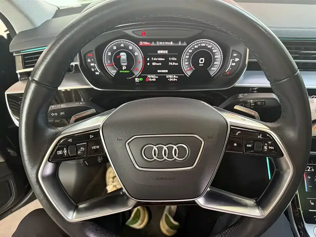 Audi A8 — фото 4