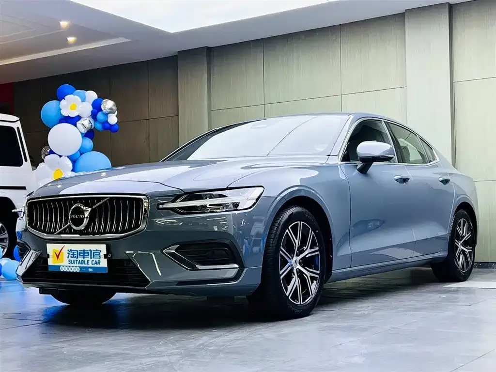 Volvo S60 2024 из CN, фото 1