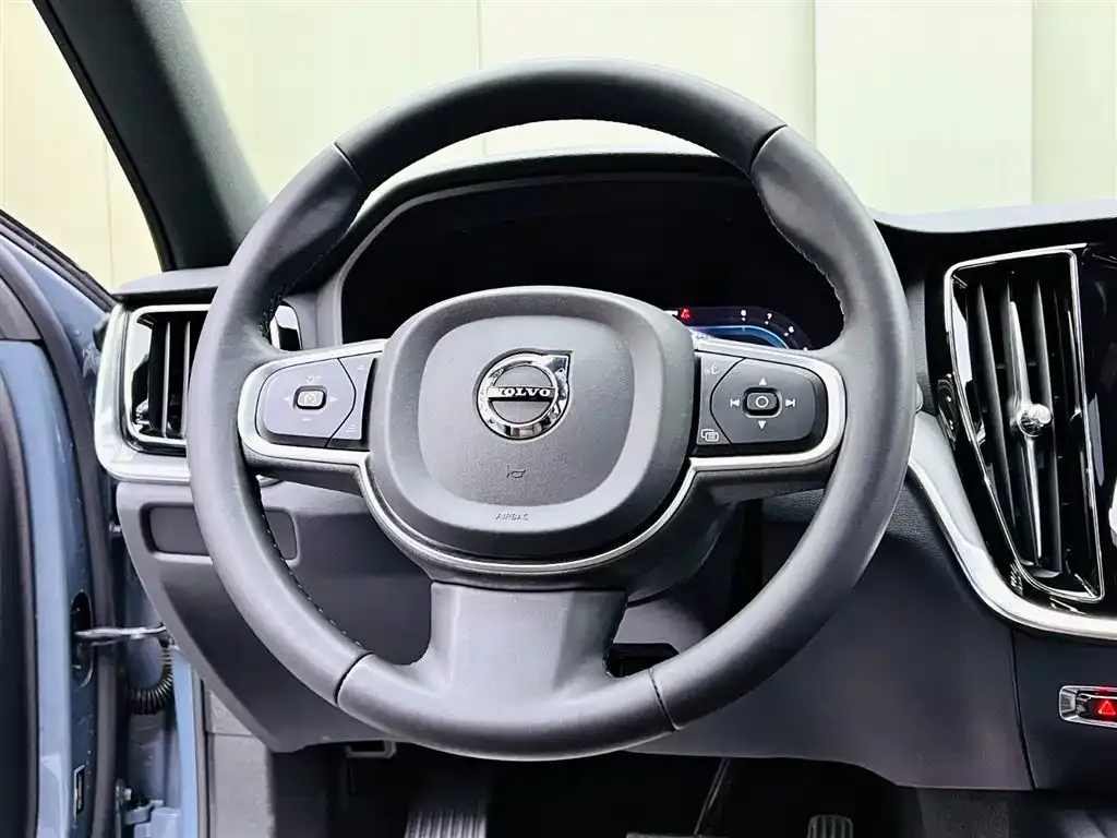 Volvo S60 2024 из CN, фото 4