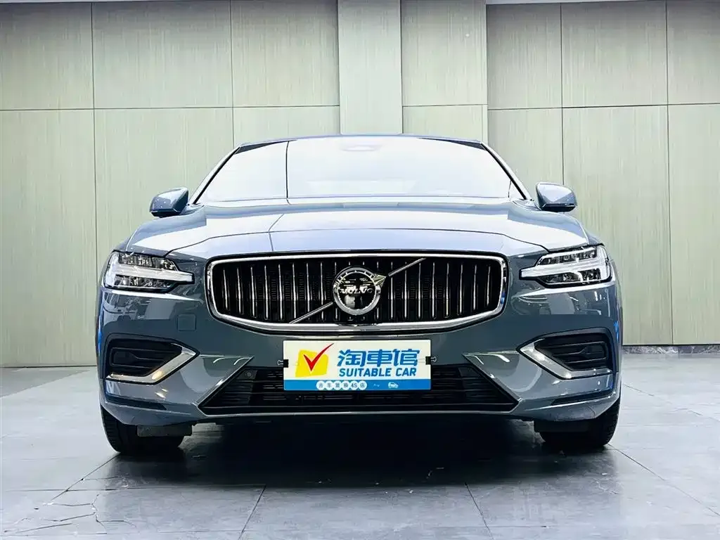 Volvo S60 2024 из CN, фото 2
