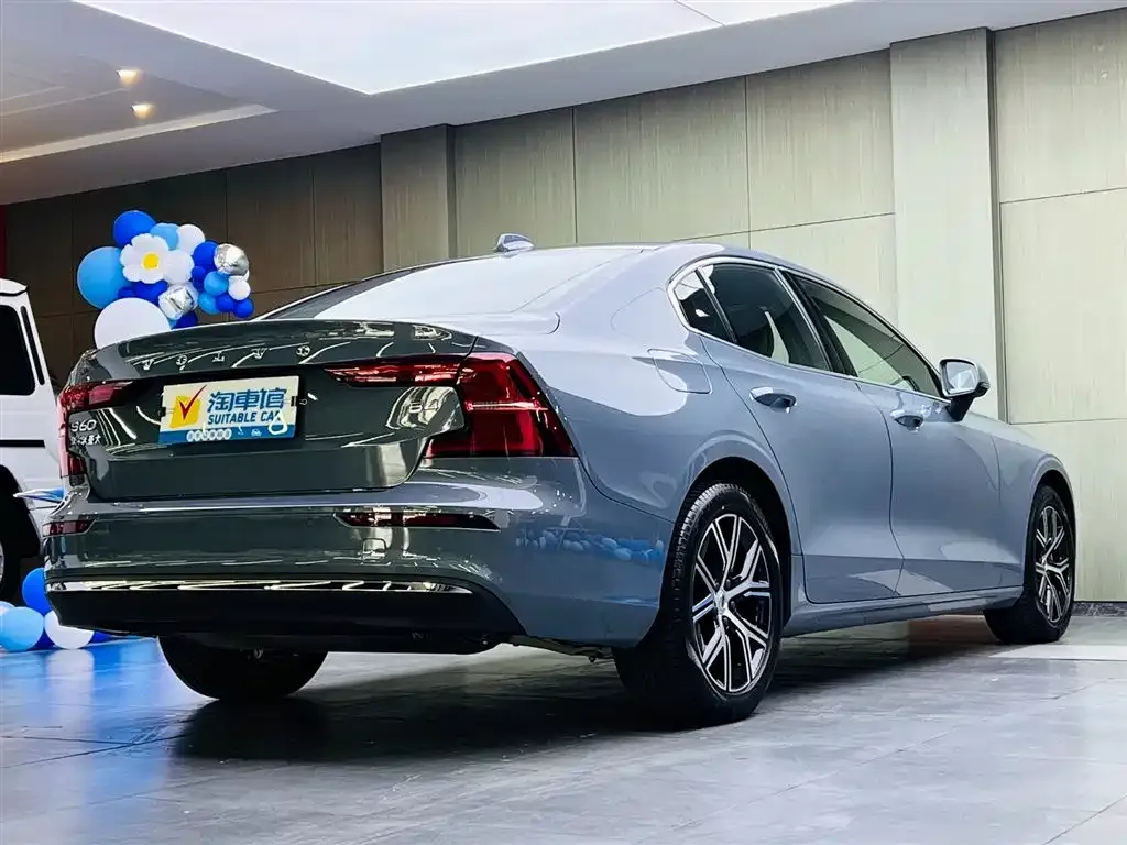 Volvo S60 2024 из CN, фото 8