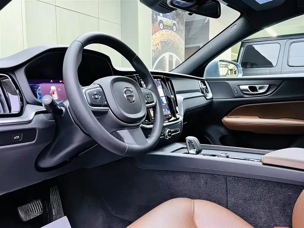 Volvo S60 2024 из CN, фото 3