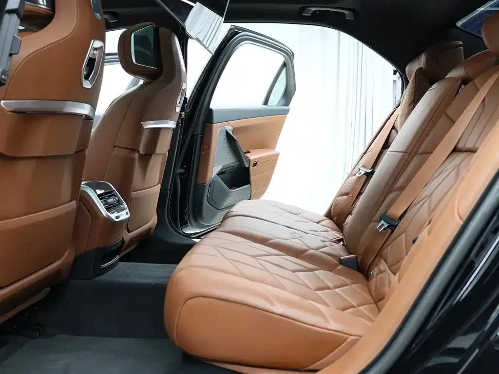 BMW i7 2024 из CN, фото 4