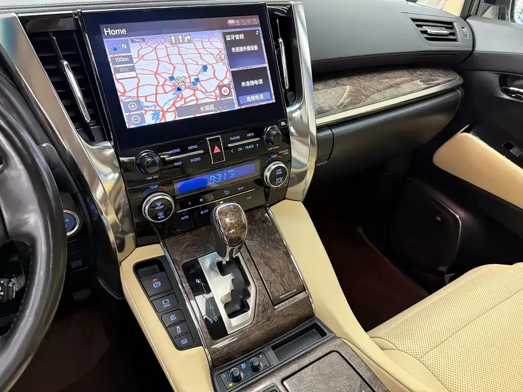 Toyota Alphard — фото 6