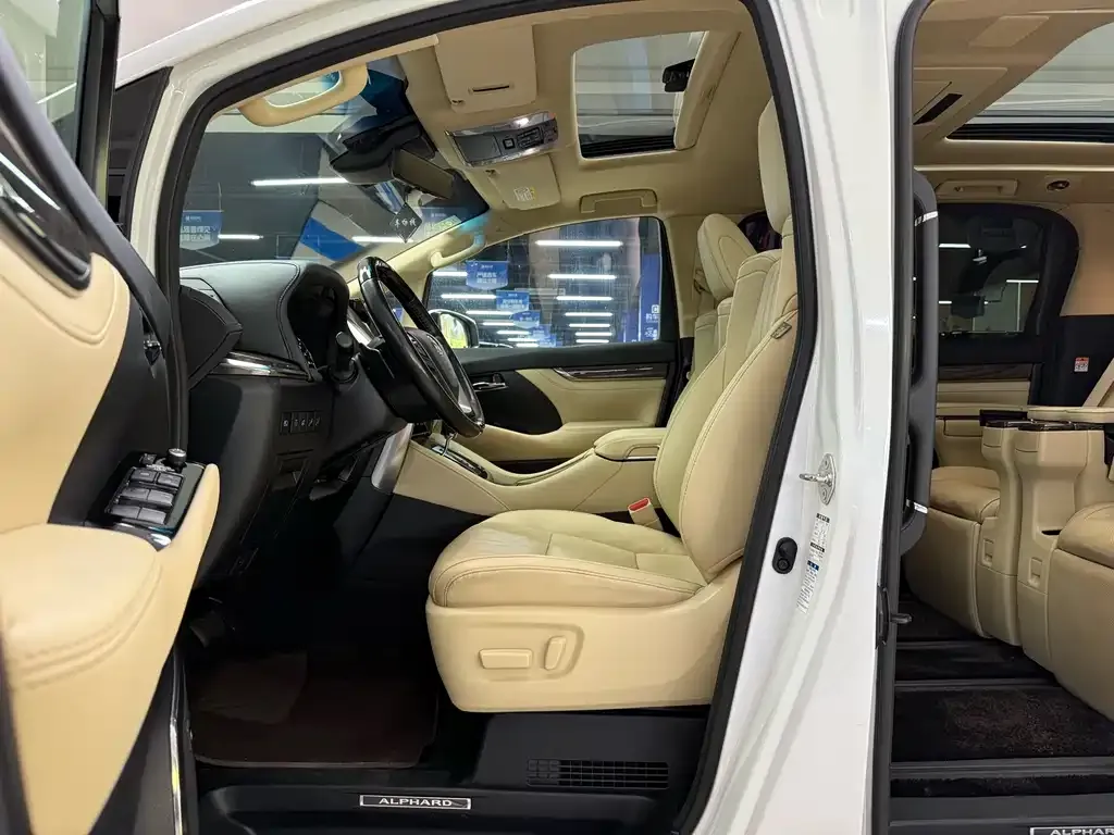 Toyota Alphard — фото 9