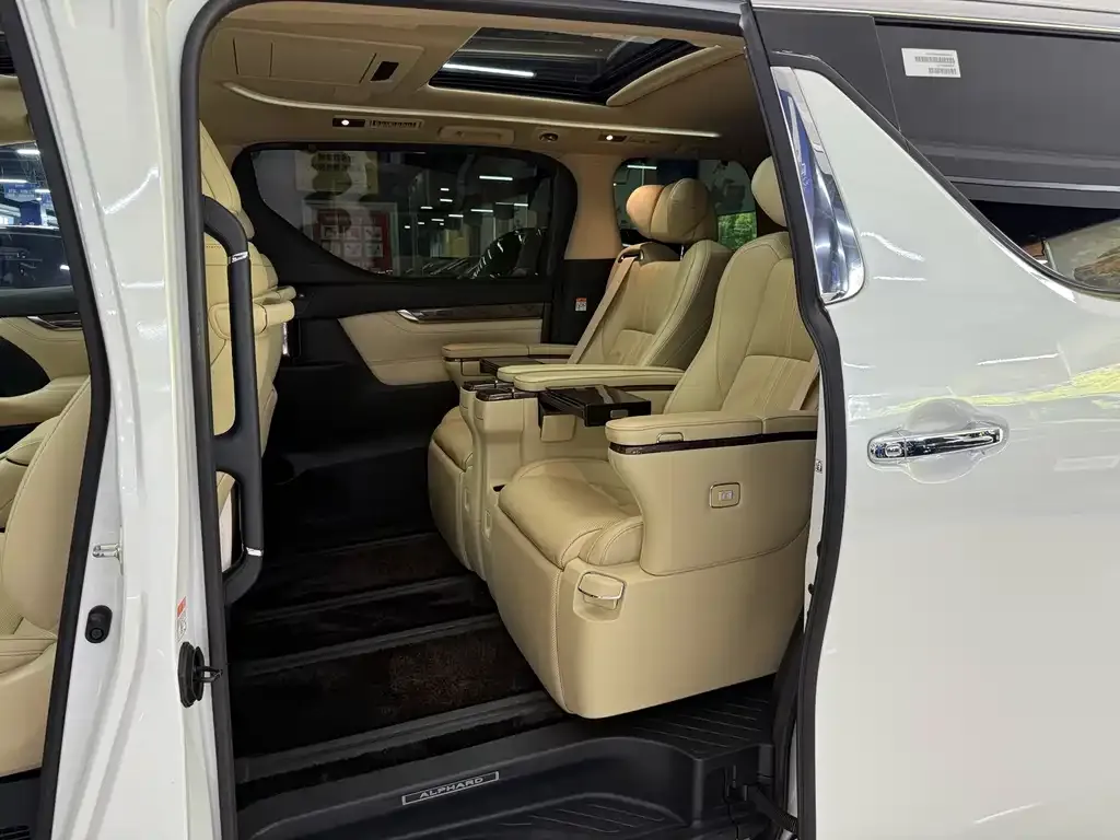 Toyota Alphard — фото 5