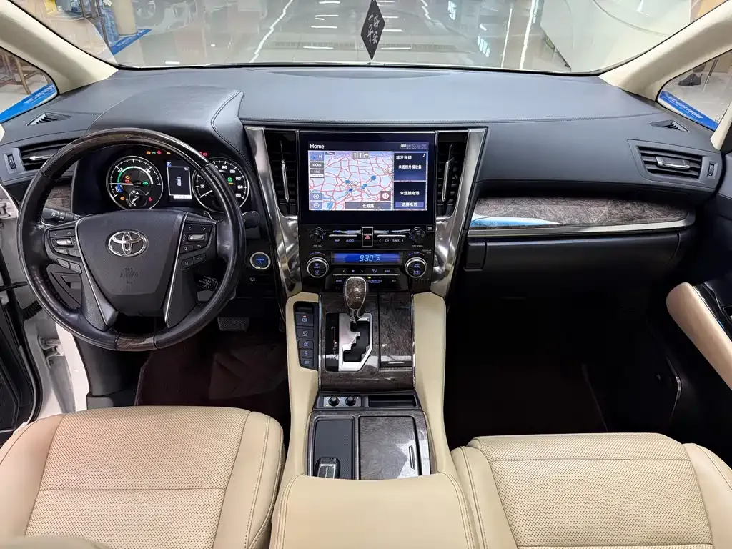 Toyota Alphard — фото 7