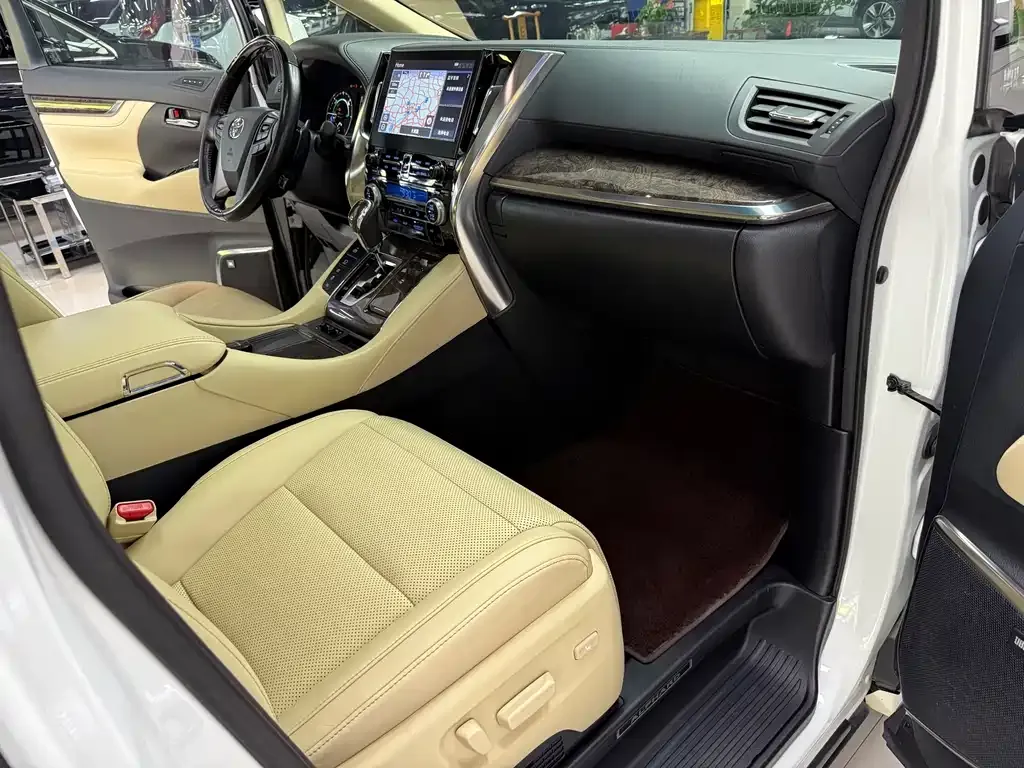 Toyota Alphard — фото 3