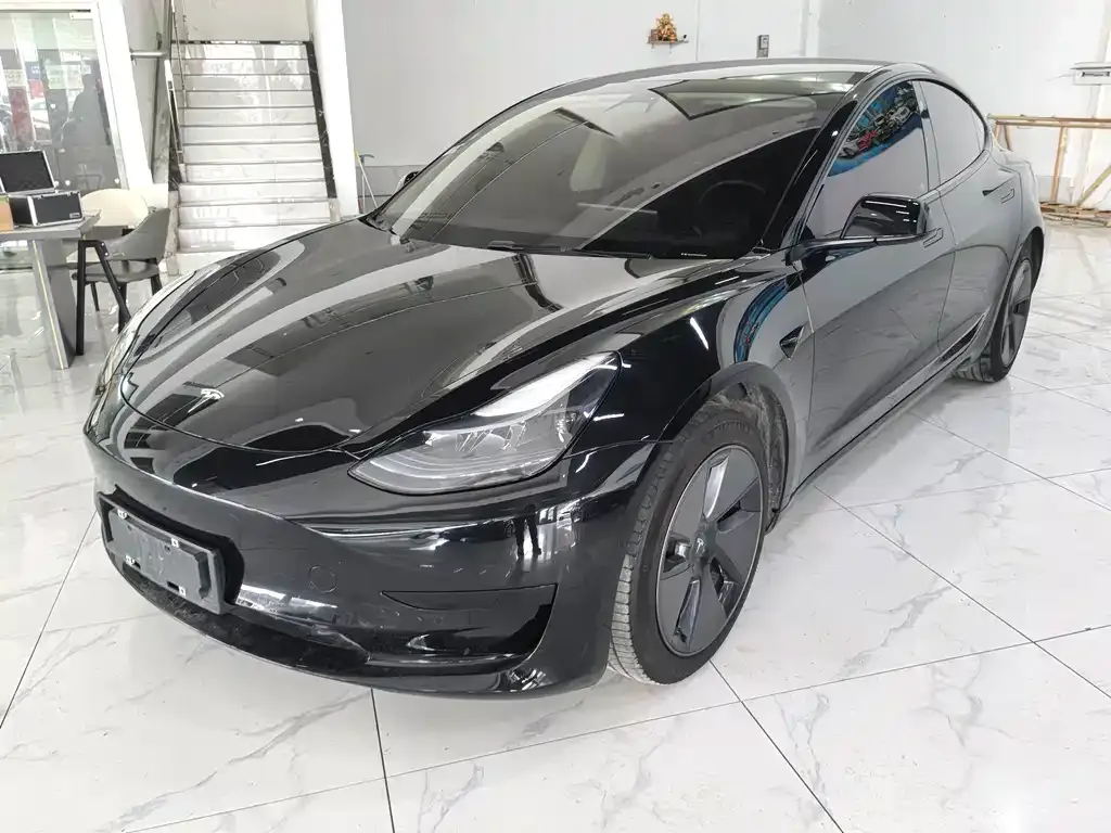 Tesla Model 3 — фото 1