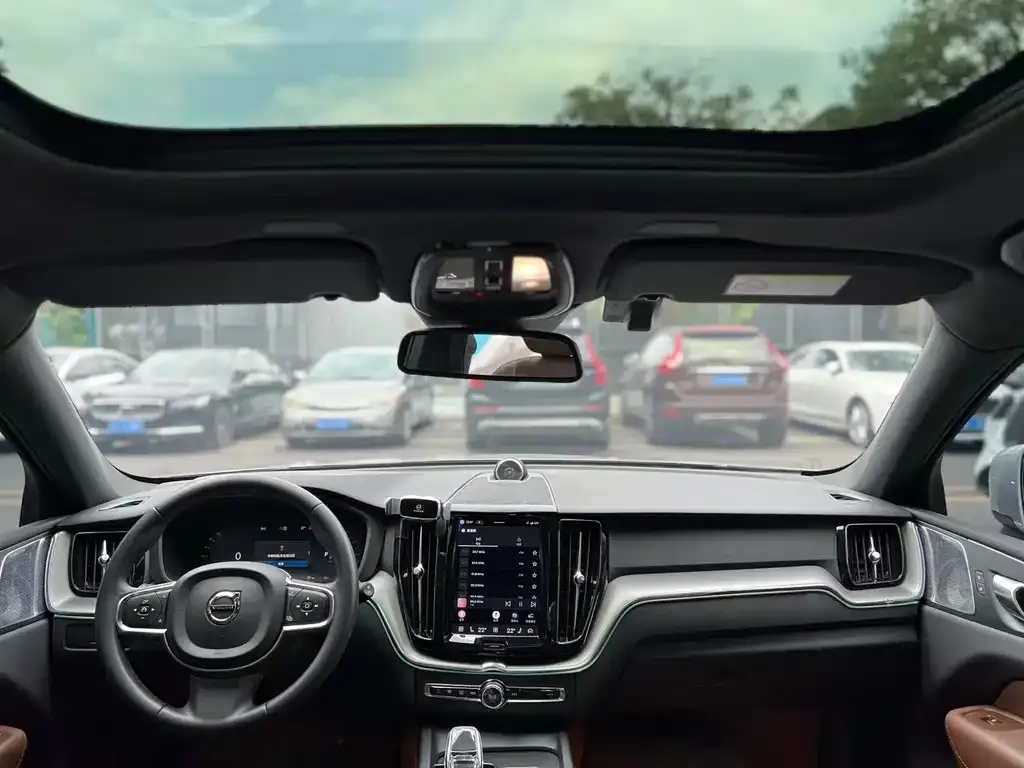 Volvo XC60 2023 из CN, фото 8