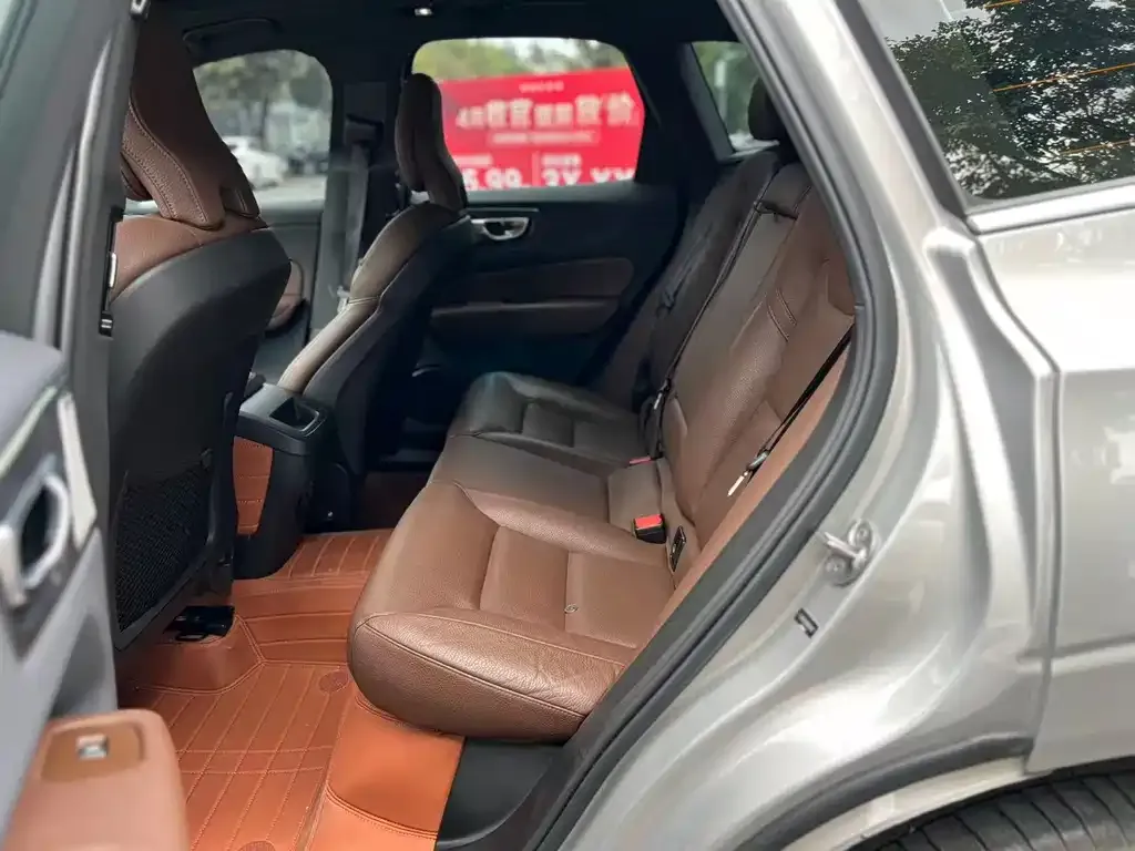 Volvo XC60 2023 из CN, фото 5