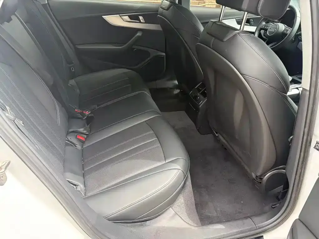 Audi A4L — фото 4