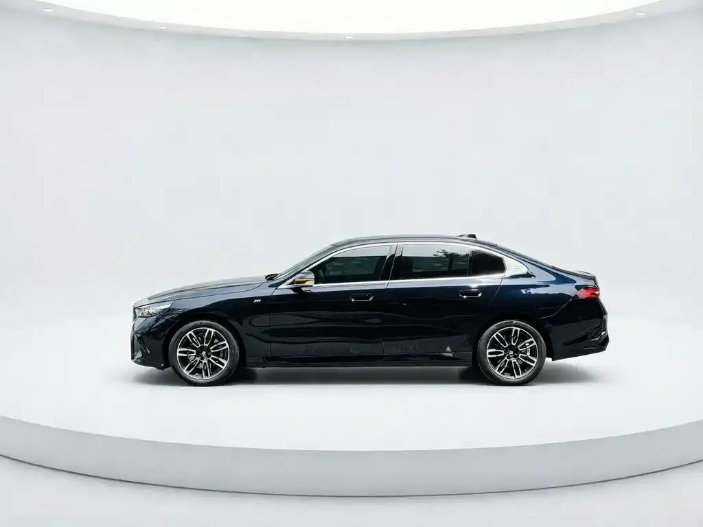 BMW 5 Series 2025 из CN, фото 5