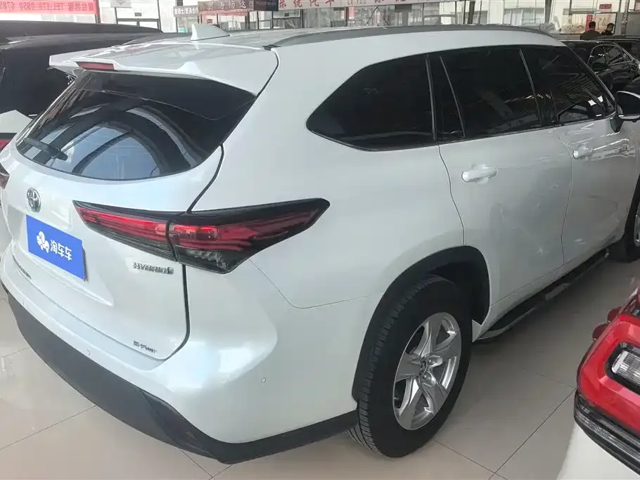 Toyota Highlander — фото 10