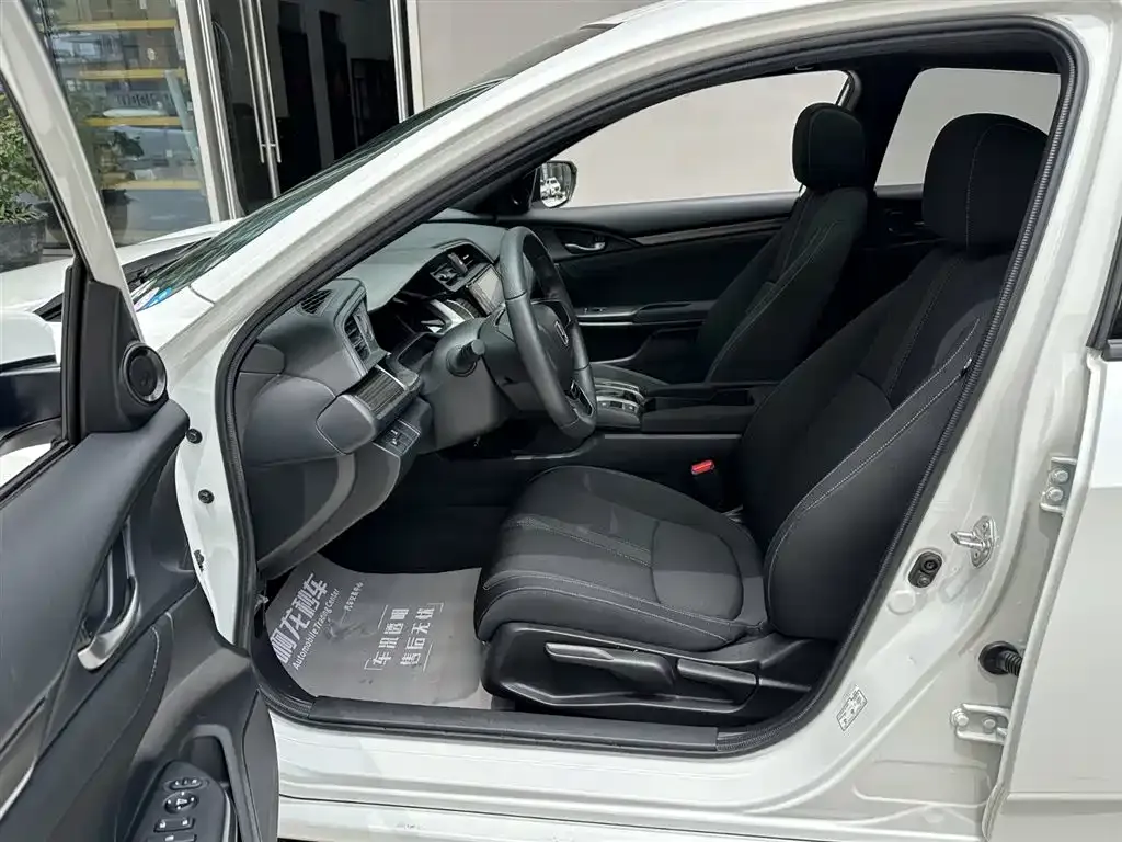 Honda Civic — фото 10