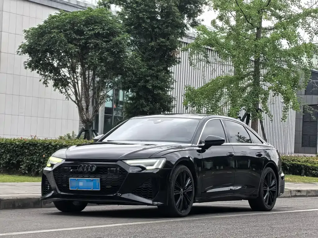Audi A6L — фото 1
