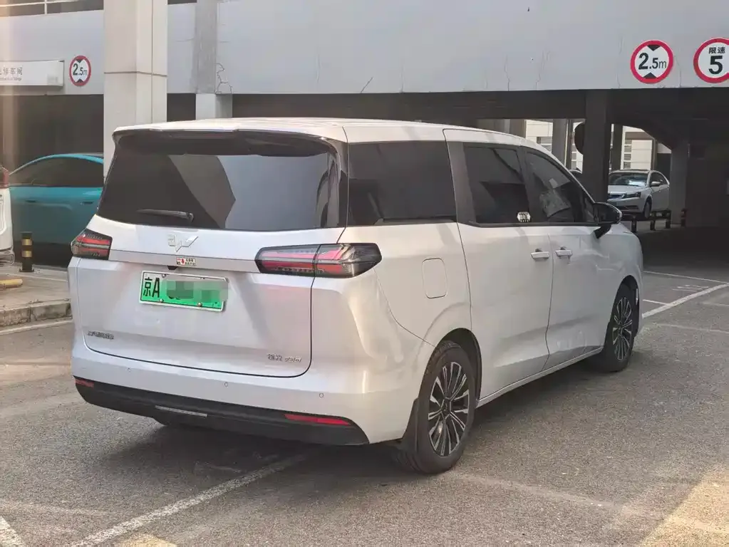 Wuling Starlight 730 New Energy 2025 из CN, фото 5