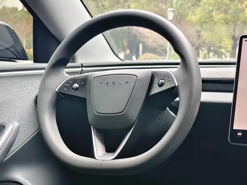 Tesla Model 3 — фото 2