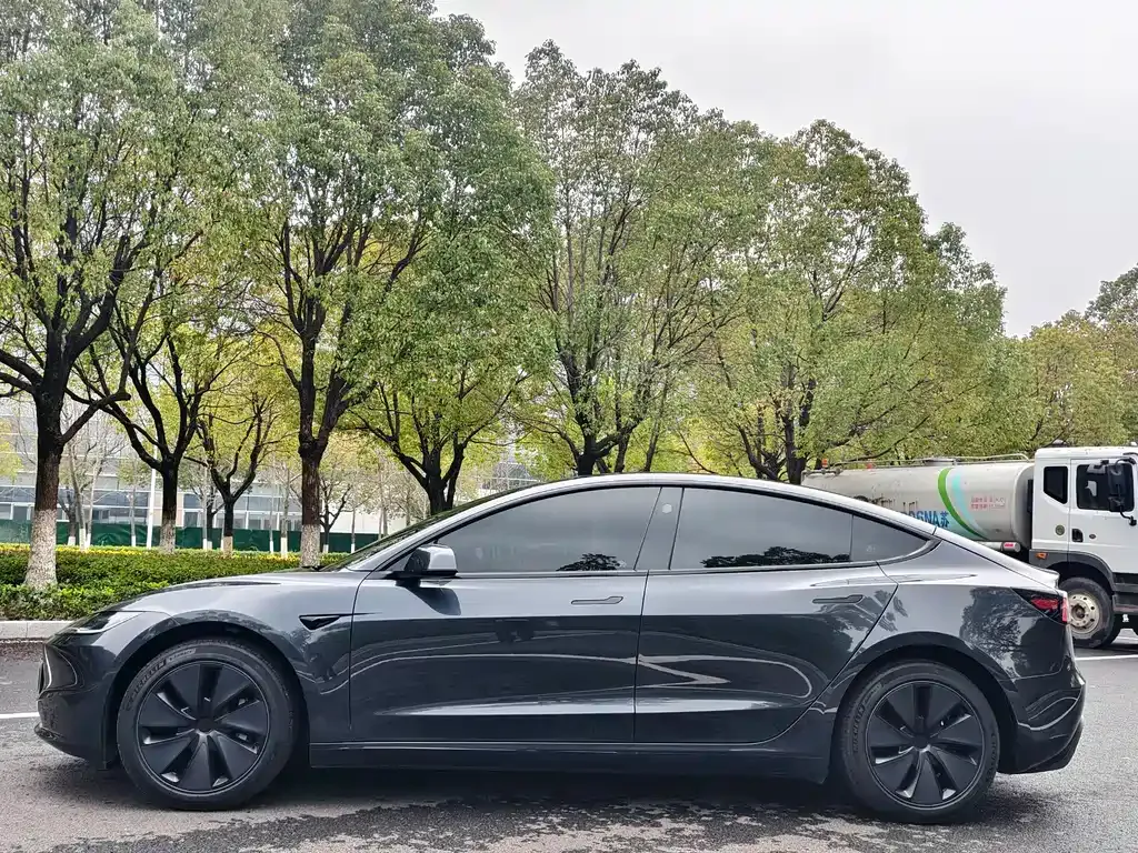 Tesla Model 3 — фото 10