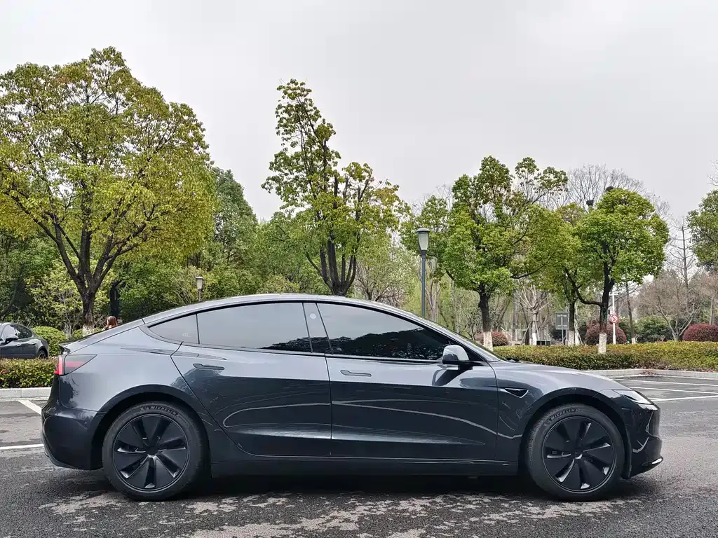 Tesla Model 3 — фото 8