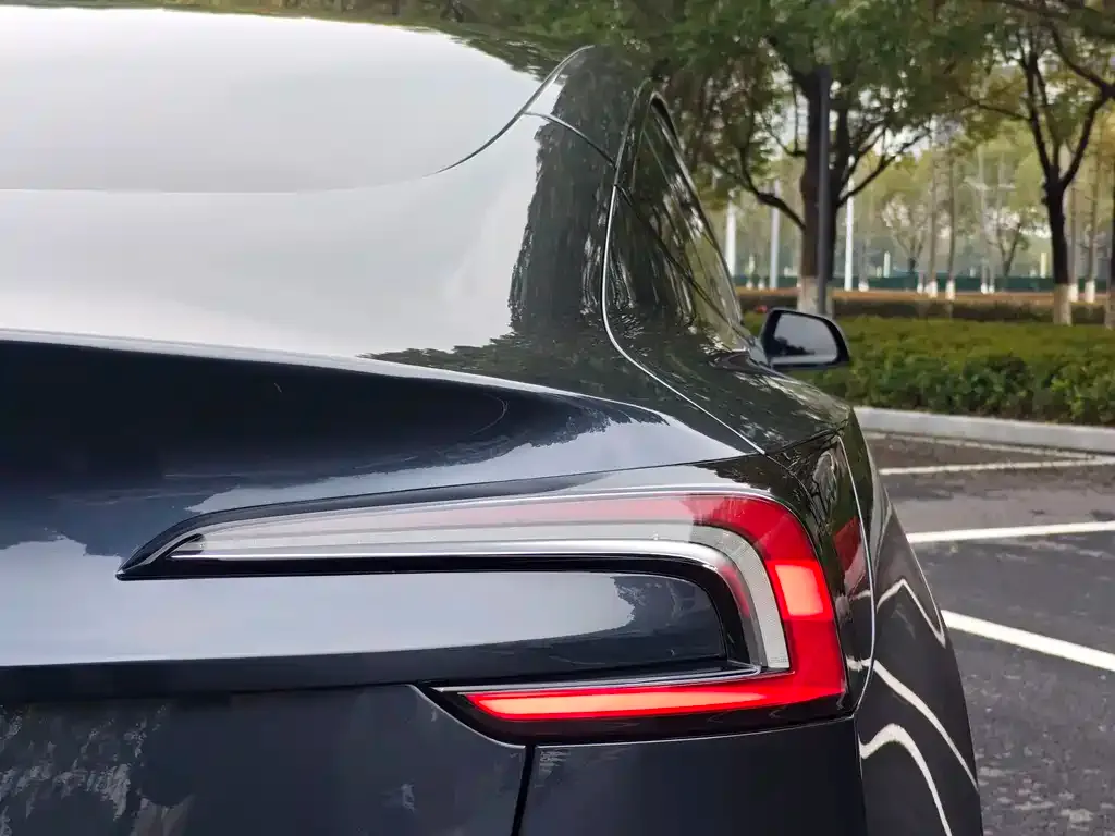 Tesla Model 3 — фото 3