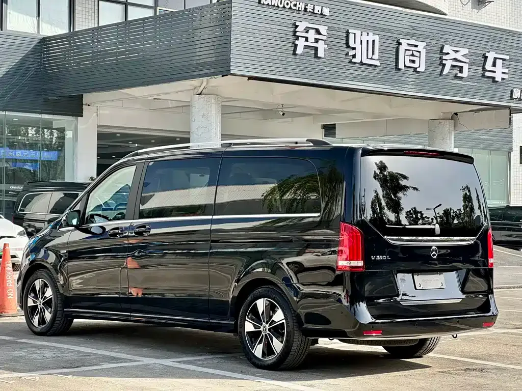Mercedes-Benz V-Class — фото 10