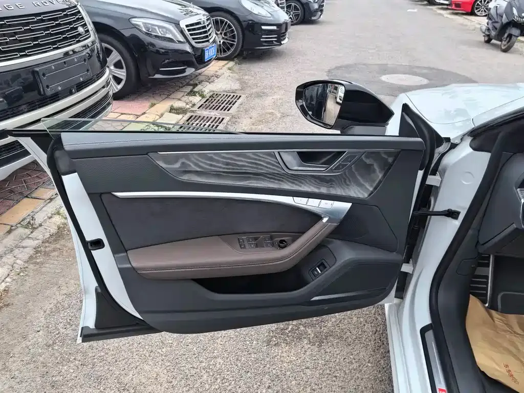 Audi A7L 2025 из CN, фото 6
